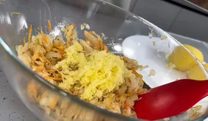 Смешиваю картофель с квашеной капустой: сочные котлеты без фарша, которые не распадаются при жарке 