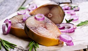 Скумбрия «как копчёная» без коптильни — золотистая, ароматная и такая вкусная, что никто не верит, что она не копчёная