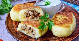 «Это не просто зразы — это вкус моего детства!». Бабушка готовила их на каждый праздник, а теперь и я не представляю без них свою жизнь!