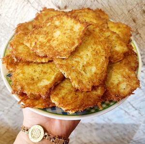 Нежные картофельные оладьи из 500 г картофеля — такие вкусные, что невозможно устоять!