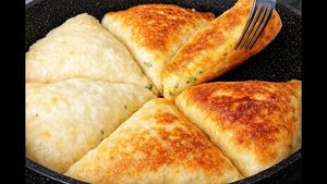 ЭТИ ХРУСТЯЩИЕ ТРЕУГОЛЬНИКИ С КАРТОШКОЙ СЪЕДАЮТ ЕЩЁ ГОРЯЧИМИ
