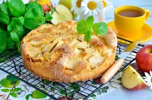 Мягкий яблочный пирог: секрет невероятно нежной и вкусной выпечки!