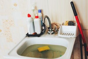 Как быстро устранить засор в домашних условиях без химии