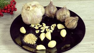Сушёный чеснок готовлю сама. Получается настолько ароматным и вкусным, что магазинный больше не покупаю