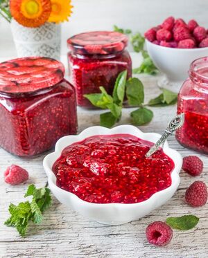 Варенье из малины и бананов — необычное сочетание с новым ярким вкусом! 