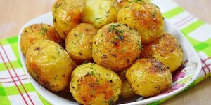 Вкуснее запечённой картошки в духовке я ещё не пробовала: потрясающий рецепт, который разлетается со стола за минуты