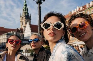 Самые стильные солнцезащитные очки сезона