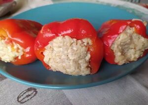Заменила рис в фаршированном перце булгуром — и вкус получился намного интереснее, чем я ожидала.