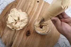 Невероятно вкусный кофейный крем! Всего три ингредиента — и в обычном стакане получается настоящий десерт