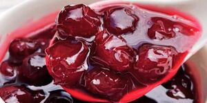 Вишнёвое варенье с невероятно густым сиропом! Вкус просто потрясающий. Приготовьте — и убедитесь сами.