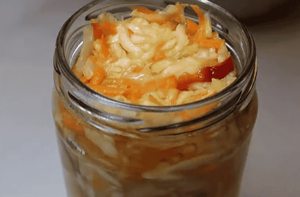 Салат из кабачков «Загадка» на зиму: невероятно вкусная заготовка, которая готовится быстро и без лишних хлопот