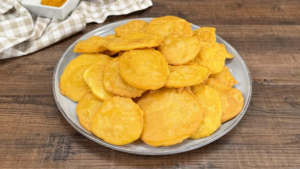 Хрустящие картофельные ломтики в кляре: самая аппетитная жареная закуска из картофеля. 