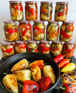 Жареный перец, маринованный с чесноком: невероятно вкусная заготовка на зиму