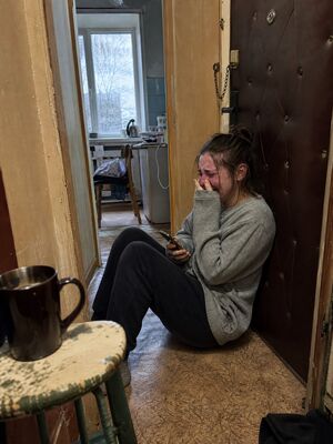 «Не открою» — прошептала Марина про себя, сжав чашку и отказавшись открывать дверь