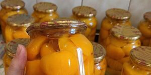 Персики половинками в сиропе — заготовка, которую зимой съедают самой первой
