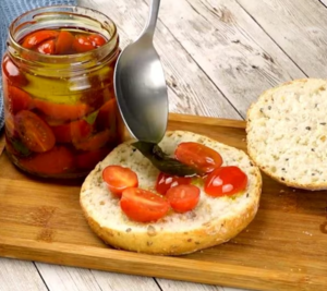 Помидоры в масле: как приготовить вкусную заготовку всего за несколько простых шагов! 