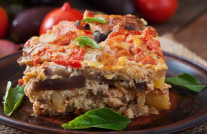 Греческая мусака с баклажанами и мясным соусом