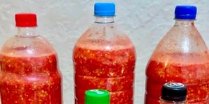 Сырая аджика без варки: всё перекрутила, посолила — и зимой на кухне снова пахнет настоящим летом