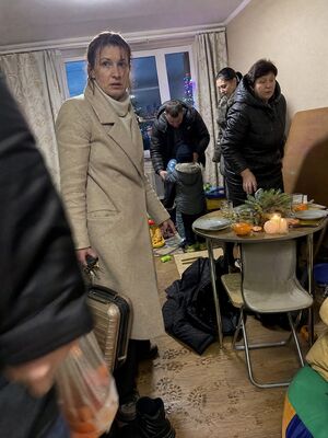 «Ты сейчас серьёзно хочешь оставить мою маму без новогоднего ужина?» — Дмитрий застыл в верхней одежде с телефоном в руке и упрёкнул жену, как будто она одной фразой разрушила праздник для всей родни