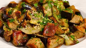 Нарезаю баклажан и добавляю всего 1 яйцо: вкусное ресторанное блюдо за 15 минут из простых продуктов 