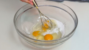 Пышные оладьи на кефире с творогом: нежные, воздушные и невероятно вкусные 