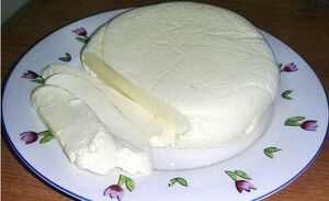 Из 2 литров молока получаю целый килограмм вкуснейшей брынзы. Рассказываю, как приготовить её дома. 