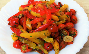Запечённый перец с оливками и зеленью: простая закуска, которую хочется готовить всё лето