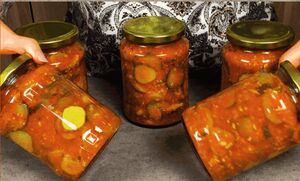 Салат из огурцов в томатной заливке — настоящая находка для любителей пикантных домашних заготовок