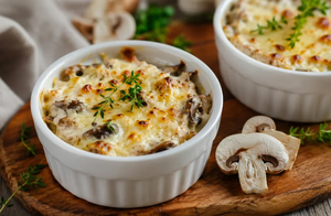 Быстрый и вкусный жюльен с курицей и грибами на сковороде менее, чем за полчаса