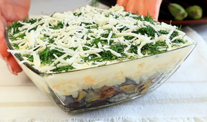 Слоёный салат с баклажанами: необычное сочетание простых продуктов