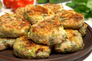 Сочные куриные котлеты с кабачками