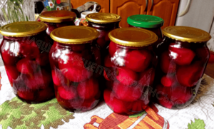 Маринованная свёкла целиком на зиму: подходит и для салатов, и для заправок. Поэтому маленькие корнеплоды я никогда не выбрасываю, а превращаю их в отличную универсальную заготовку.