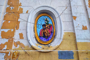 Бато Гусар, дом Шиллера, привет из детства, клейменые кирпичи и элитный ЖК у железной дороги