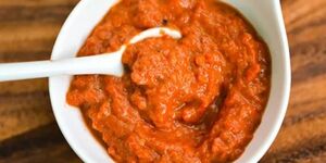 Соус айвар давно стал незаменимым на моей кухне. Его насыщенный вкус нравится всей семье, и даже дети едят его с удовольствием.