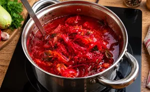 Насыщенный рубиновый борщ с корнем сельдерея: пошаговый рецепт, как в меню дорогого ресторана