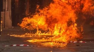 Во Франции в новогоднюю ночь сожгли 650 автомобилей
