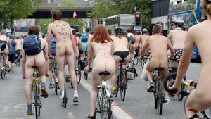 Голый велопробег: Фотографии о World Naked Bike Ride со всего мира