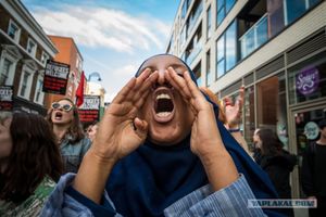 Мигранты в Британии: Белые должны убраться