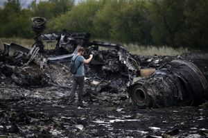Новая тайна MH-17: голландский журналист хранил кости погибшего пассажира.