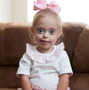 2-летняя девочка с синдромом Дауна стала моделью благодаря своей улыбке