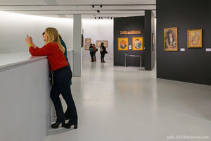 Картинки с выставки: параллели