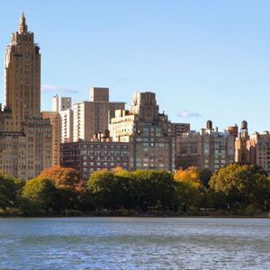 Архитектурные экскурсии по Нью-Йорку: интерьер элитной квартиры с видом на центр города