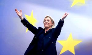 Марин Ле Пен: Франция должна отказаться от евро