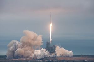 SpaceX успешно посадила третью ракету Falcon 9 на твердую почву