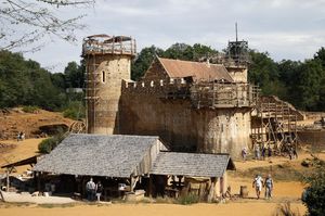 Во Франции строят замок в соответствии с технологиями 13-го века