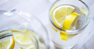 11 потрясающих свойств лимонной воды, о которых должен знать каждый!