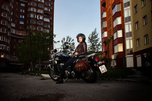 (Не)женское это дело: Участницы мотоклубов в серии Юлии Алтуховой