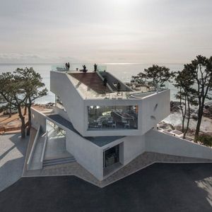 Потрясающий современный дом в форме звезды