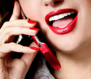 Почему женщины любят болтать по телефону, а мужчины - нет?