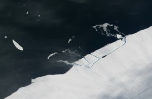От Антарктиды откололся айсберг размером в 100 Московских Кремлей